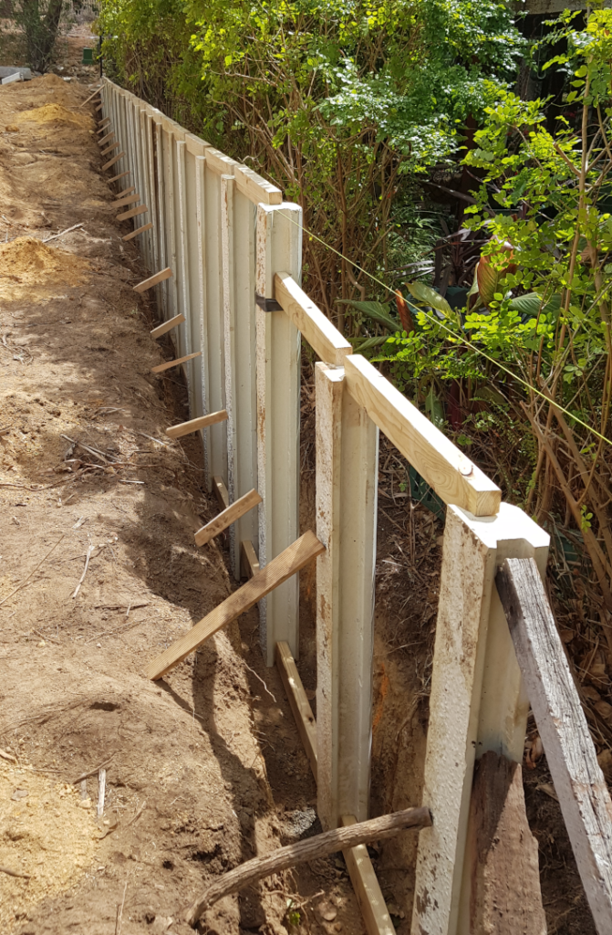 Retaining wall: propping